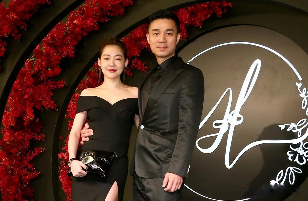 小S真是太敢玩了，没想到私底下的她那么幽默“可爱”，为了美丽真的是太拼了。
近日