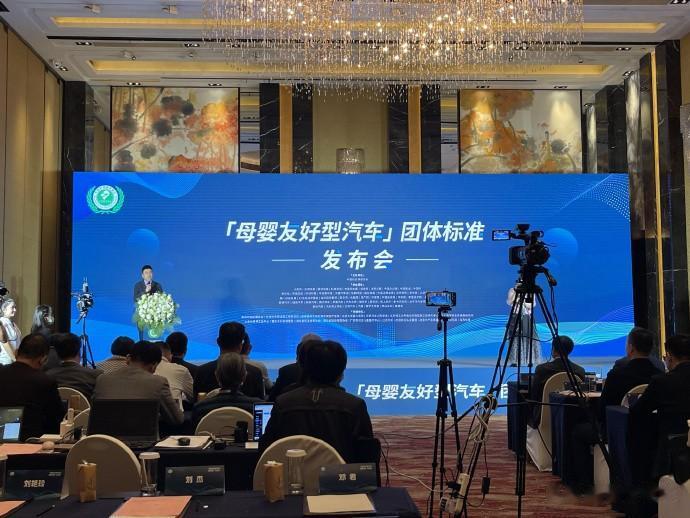 极狐汽车推出母婴友好型汽车考拉，说实在的，我看了以后觉得不如降点价放入门级好了。