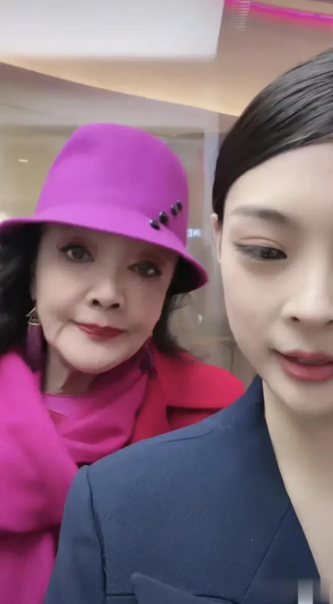 张兰账号掉粉了，她在直播一直追问说粉丝宝宝为什么走了，说究竟是什么原因要走的，她