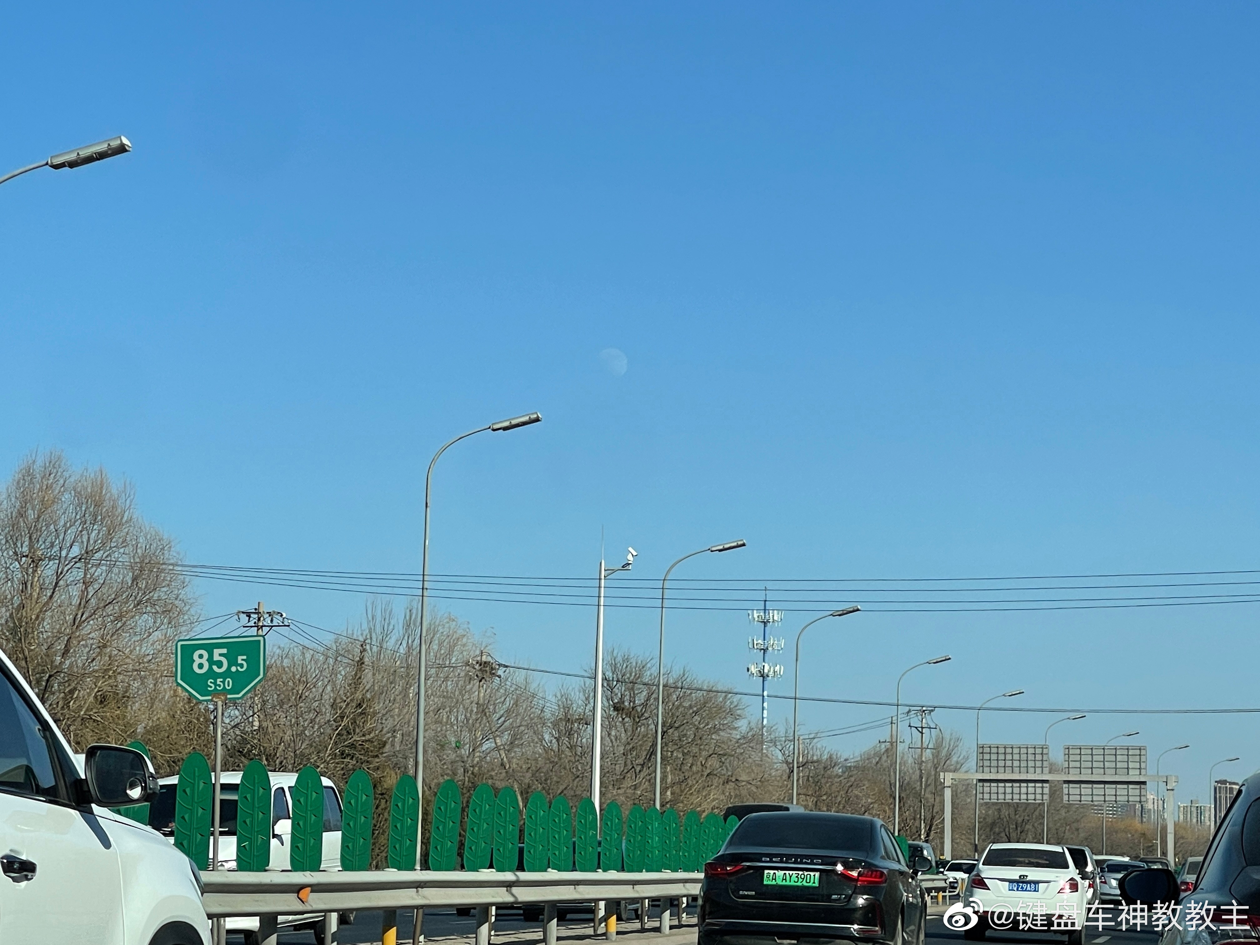 大中午月亮就出来了 ​​​