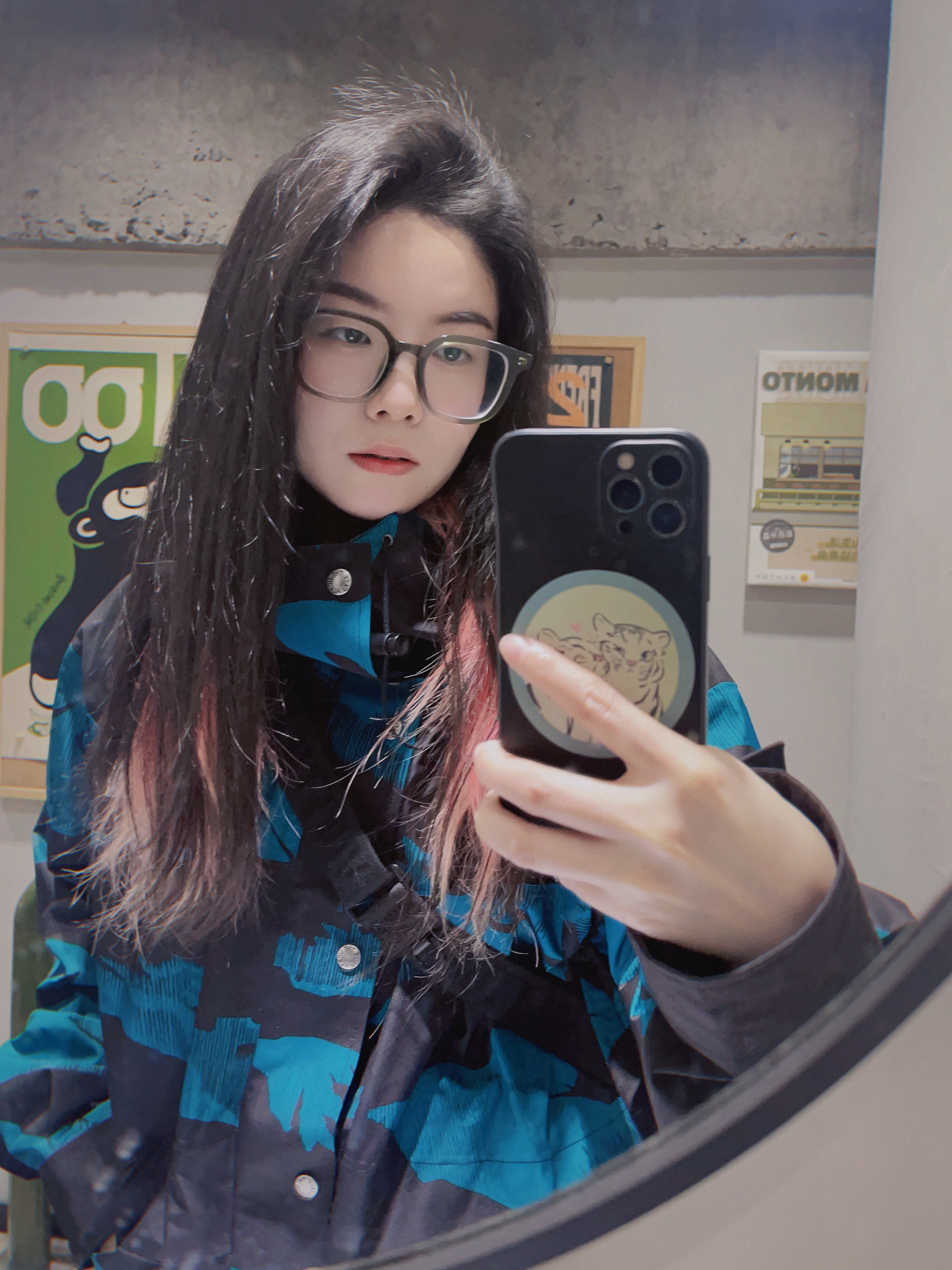 大脑的营养都给头发吸收了，容易恋爱脑。 ​​​