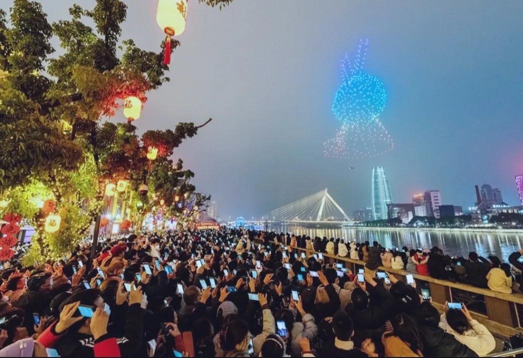 2月5日，农历正月十五，宁波在三江口举行了一系列活动来庆祝元宵节，但是对比杭州等