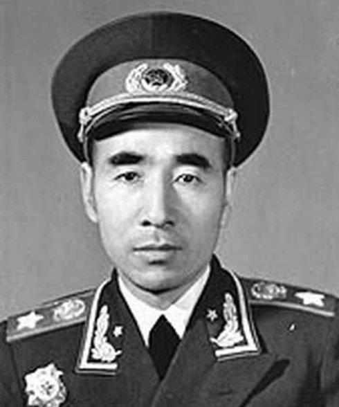 揭秘林彪晚年身体状况，儿媳透露真实情况：经常发呆，整天不说话
 
由于常年征战，