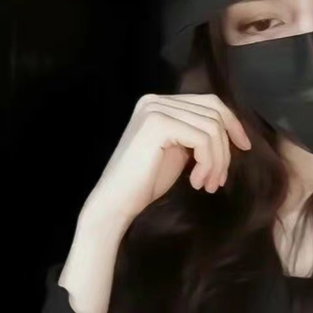 #内娱隐藏手模# 怎么能少了迪丽热巴，骨节分明 手指纤长 手控党的福利~[送花花