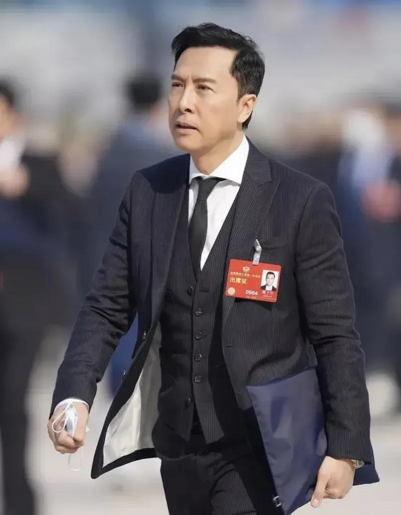 真的要为甄子丹点赞，拍电影他专注拼搏，取得了不凡的成就，就算现在做其他事，他也是