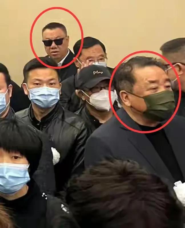 程志告别仪式现场照流出，可谓众星云集，黄宏的表情引发争议！

近日，知名歌唱家程