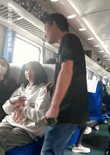 男生追求女孩，应该适可而止。不要执拗和偏激。女孩也更要去警惕身边极端人格的男性，