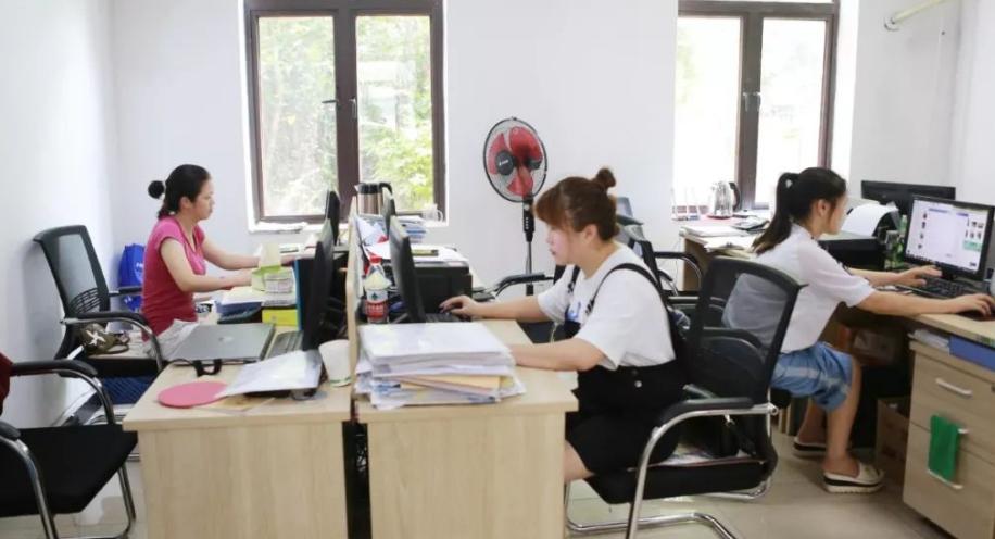 全球最大规模四天工作制试验结果出炉，大部分公司决定继续采用新模式。
羡慕吗？
看