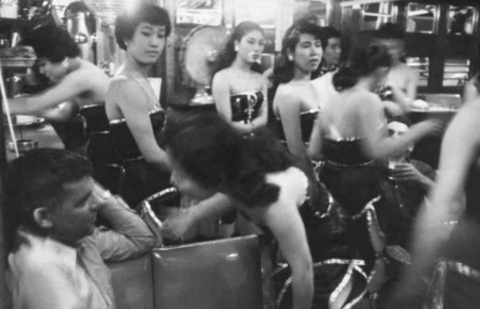 #历史那些事[超话]#1960年的东京。上个世纪，被军国主义困住，赌上民族运气的