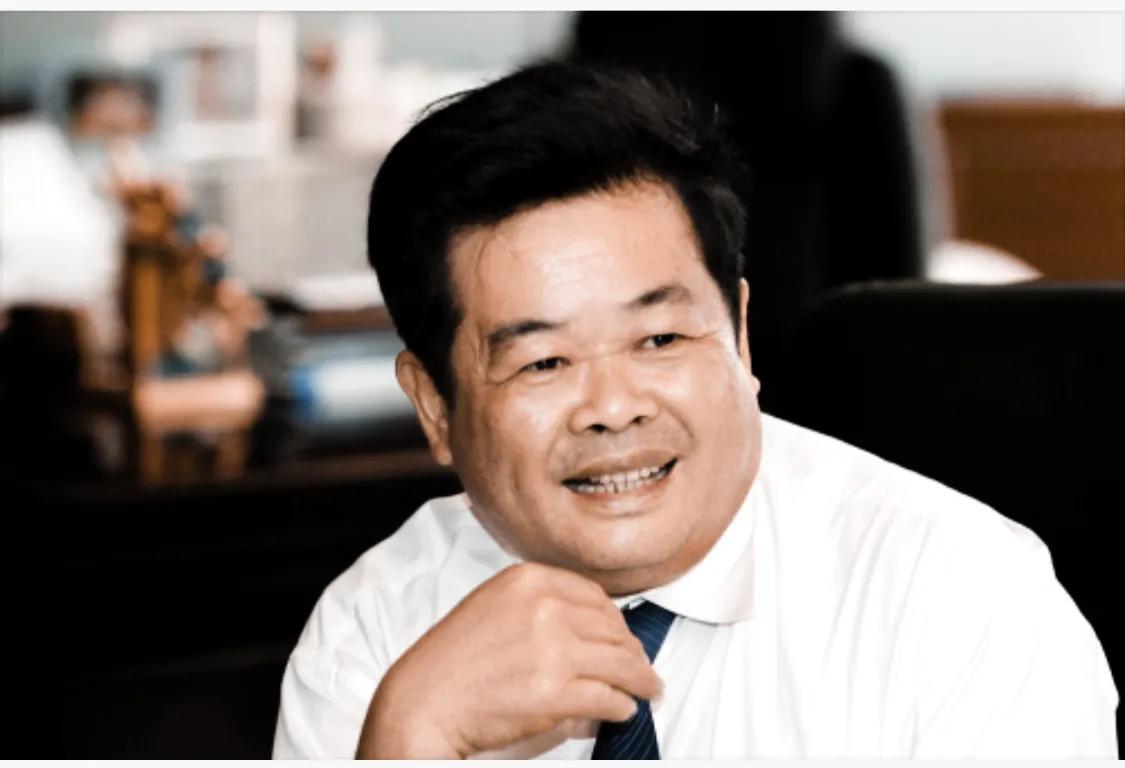 曹德旺人间清醒，一语道破真相：

“金钱再多，也无法阻止死亡。长相再美，也不能讨