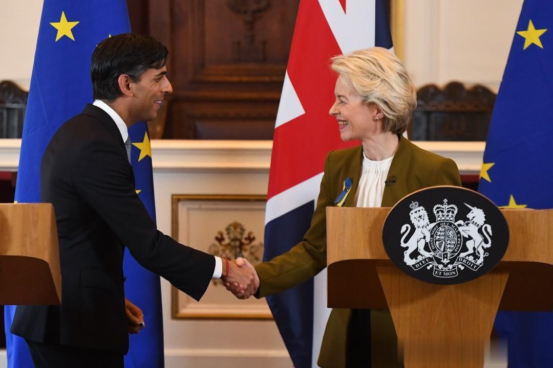 英国政府和欧盟就北爱尔兰贸易问题达成《温莎框架》协议
英国首相辛伟诚和欧盟委员会