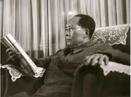 金日成为感谢毛主席，送24箱苹果到杭州，士兵打开后却无人敢吃
金日成为了感谢毛主