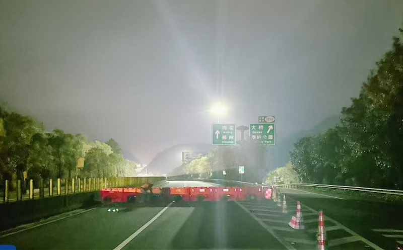 【低温有大雾！京港澳高速韶关梅花站至大桥站路段实施交通管制】1月20日，南都N视