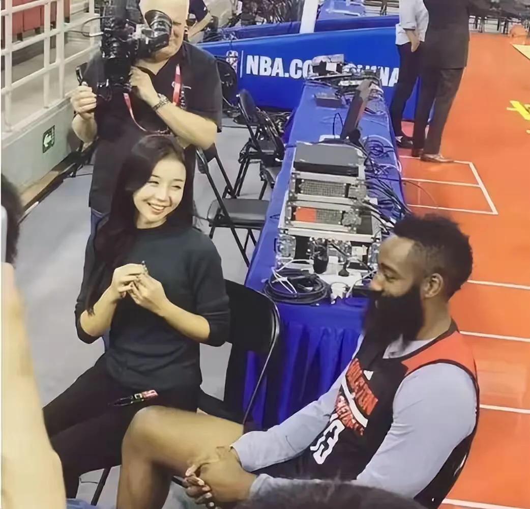“国产”版卡戴珊，哈登看了都害羞！
NBA女主播张曼源，156斤的壮硕身材，不仅