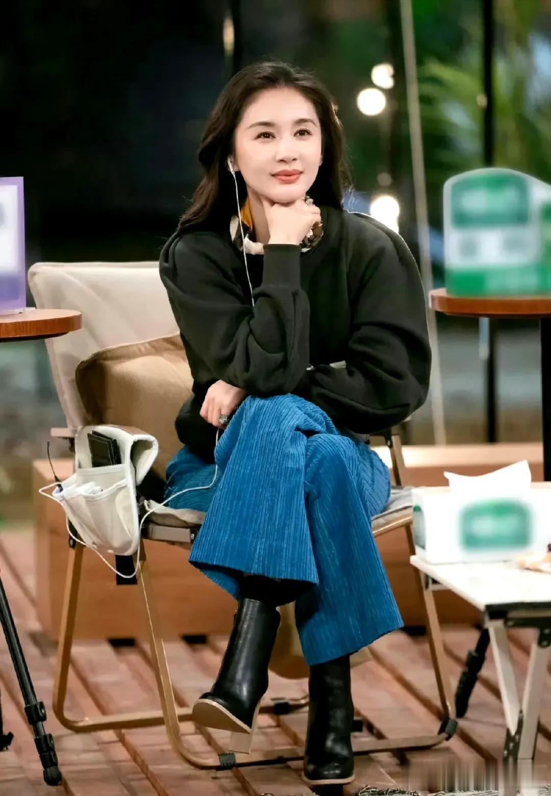 王子文不愧是小个子穿搭典范，自从看过《欢乐颂》之后就很喜欢她的穿搭，也是个让人喜