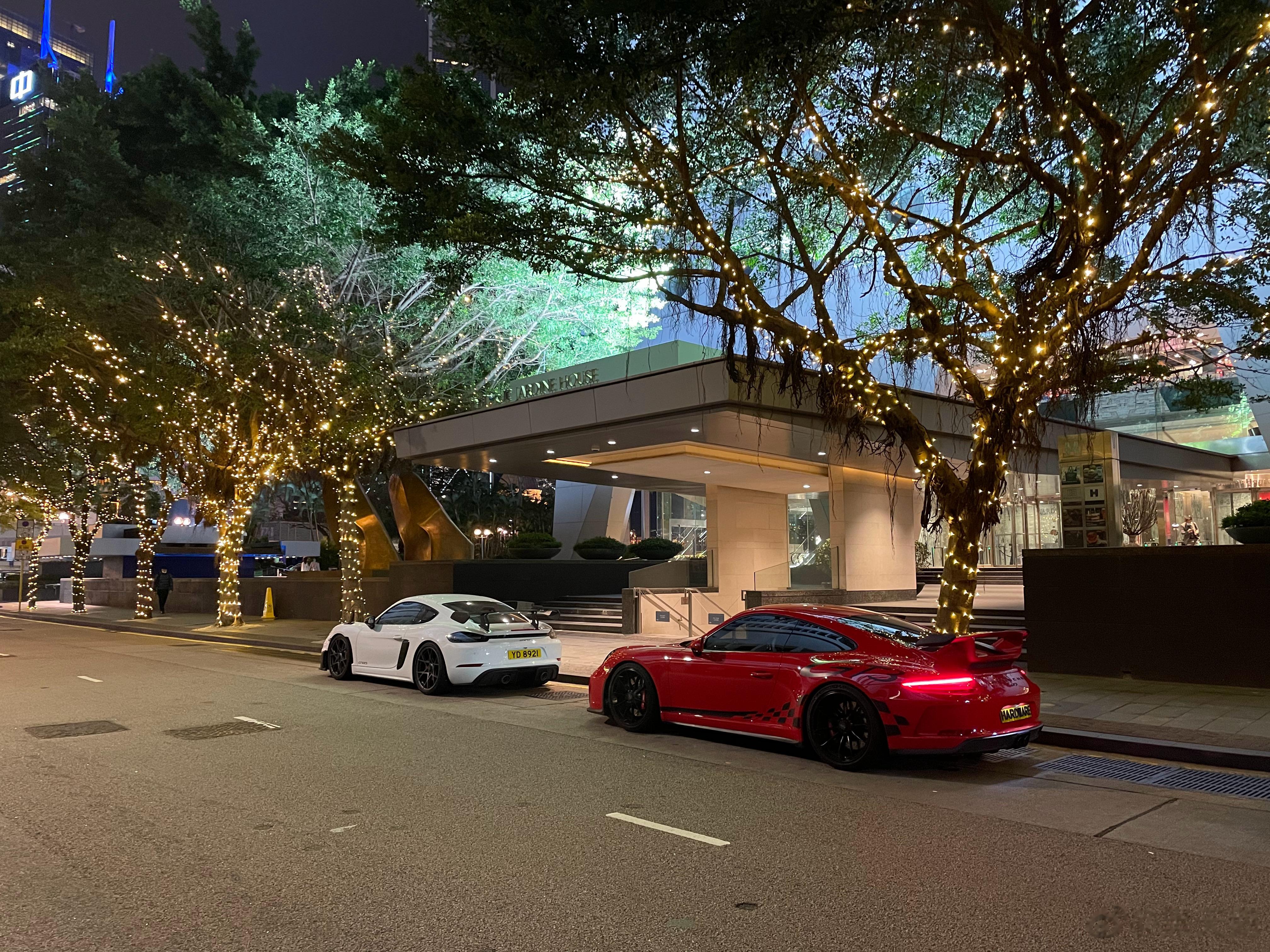 面子，泡妹，性能，驾驶乐趣，舒适度？至少买GT3，GT3touring，GT3R