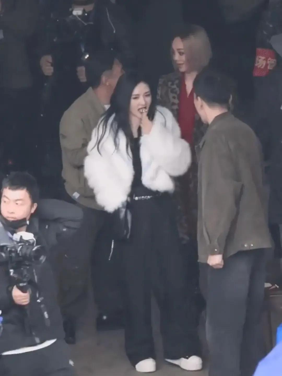 谢娜跳尊巴瘦了20斤！牛啊！！！
尊巴这么有效果的吗，之前看小S也很喜欢跳尊巴，