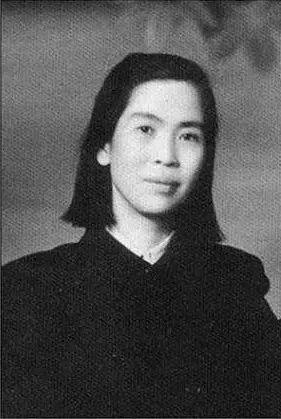 贺子珍想要再婚，女儿李敏说了两个字，她大哭一场后放弃了。
1927年，永新县有一