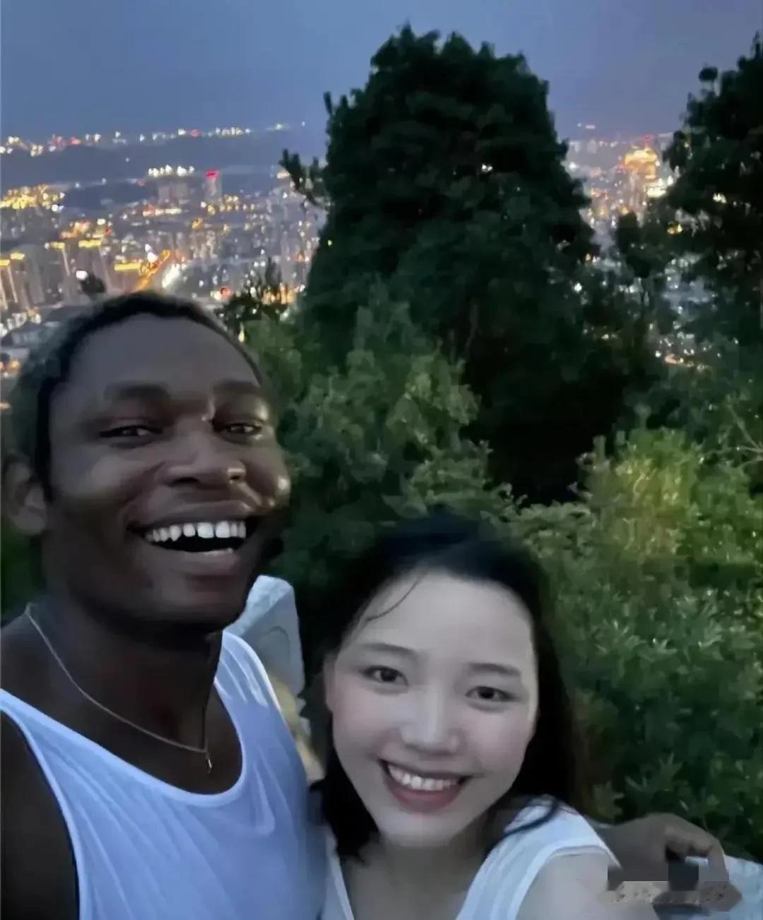 男生记住:给女生画饼你要往浪漫的地方画，千万别往现实中画，因为往现实中画容易露馅