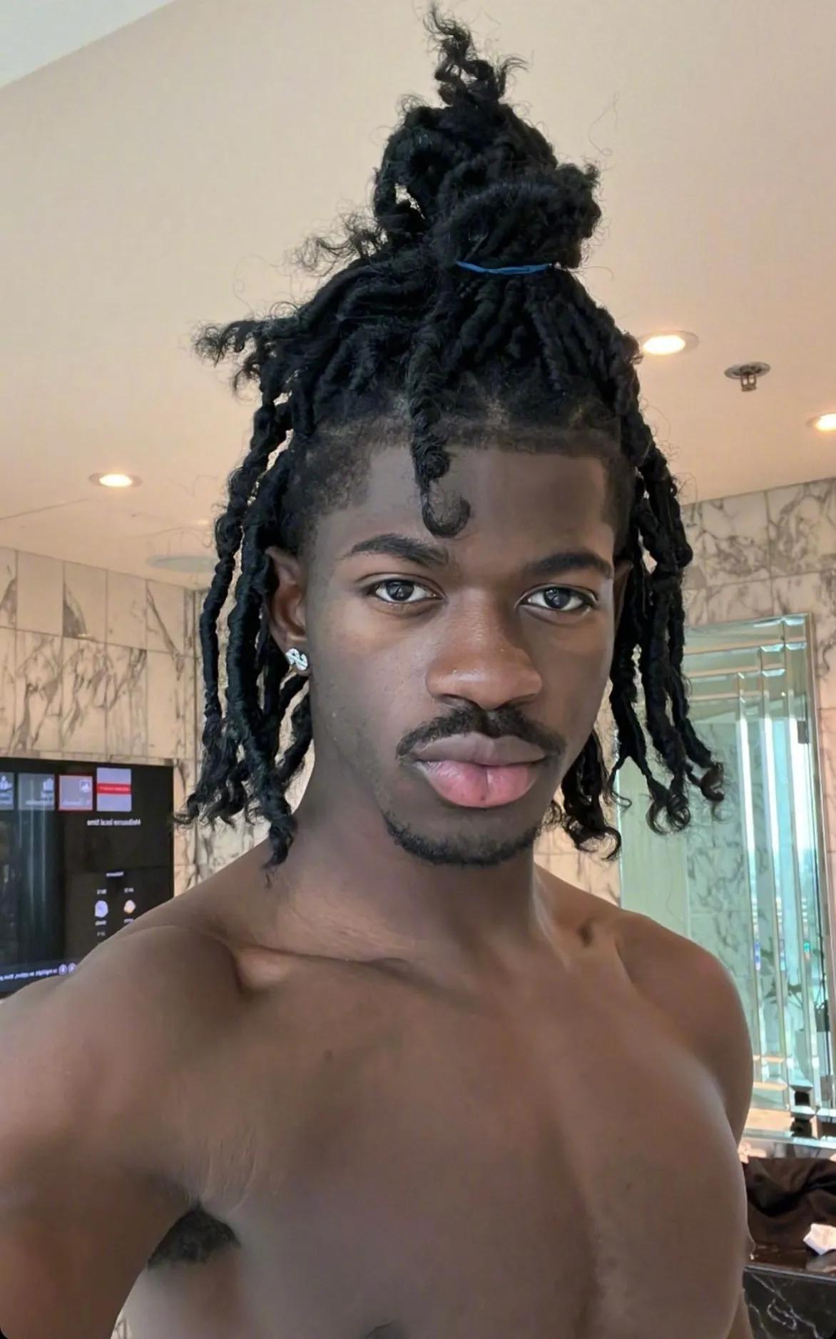 李娜叉Lil Nas X“拖把