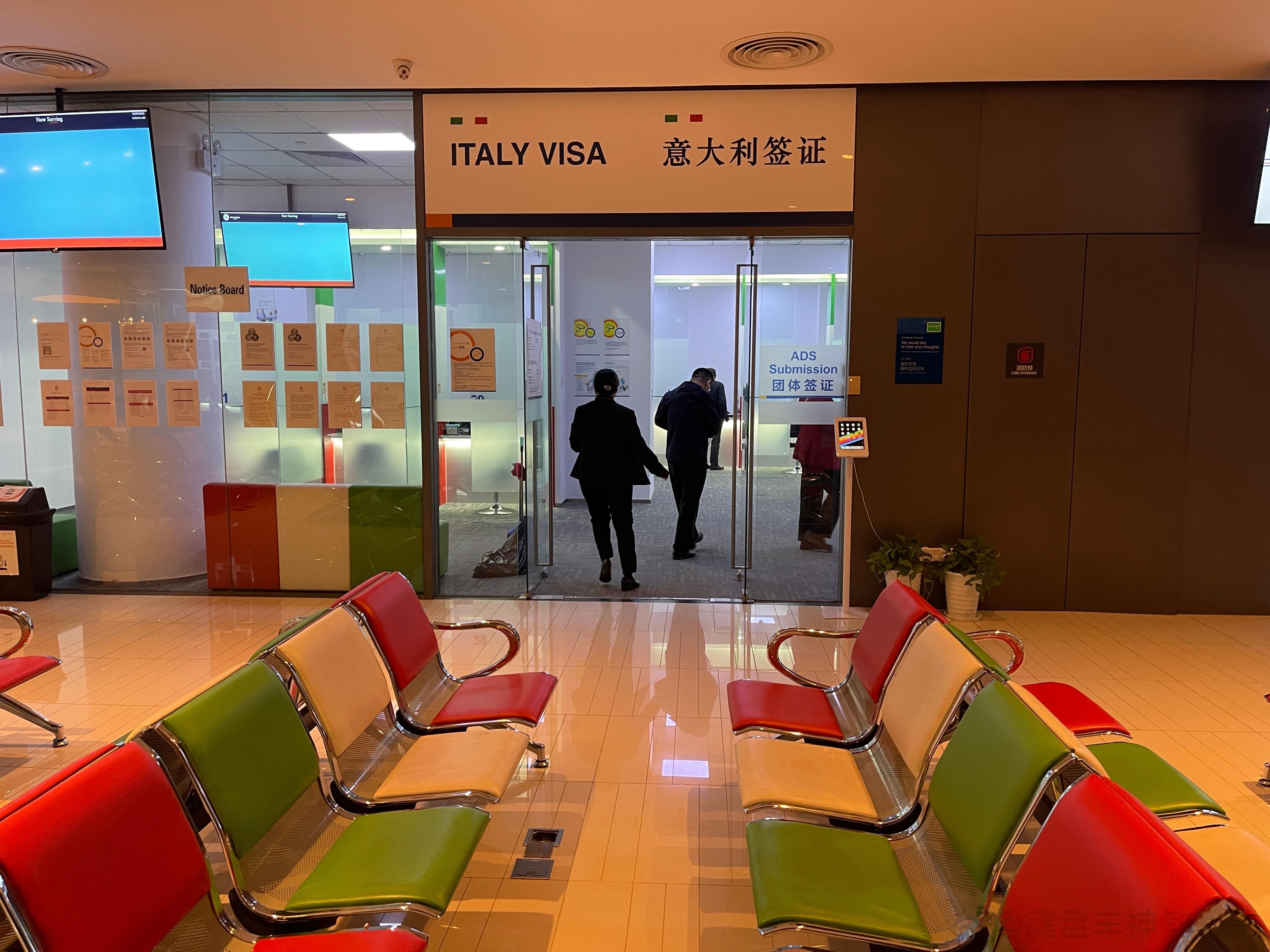 这座椅配色很意大利🇮🇹，放假[太开心] ​​​