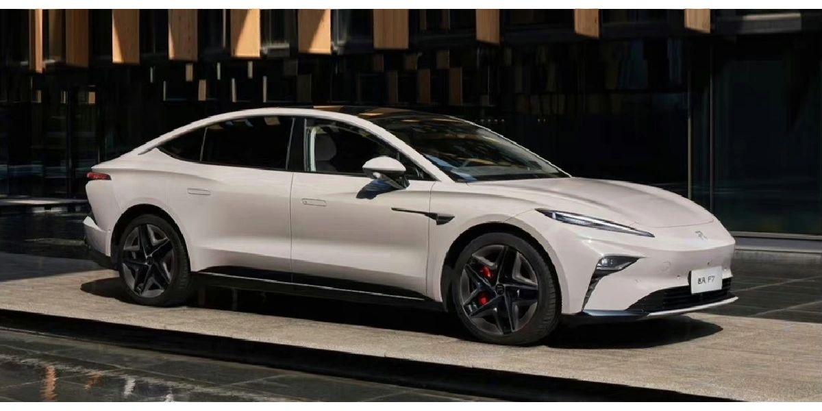 妈呀，AI也可以帮我选车了！
最近大火的飞凡F7和小鹏P7i到底怎么选？必须出结