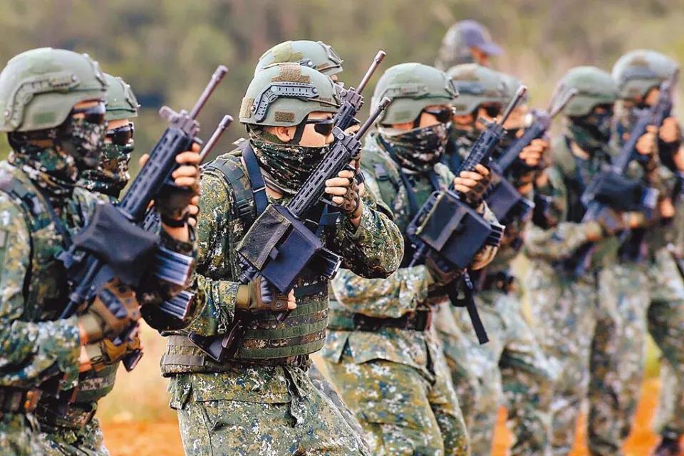 日本媒体称：台湾地区“共谍”太多？9成退役军官赴大陆出卖情报？
近日《日本经济新