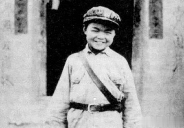 长征路上年龄最小的战士。2016年在《人民日报》读到女儿贺捷生将军《去成都看红军