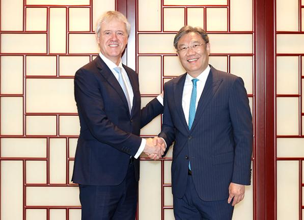 商务部部长王文涛会见荷兰阿斯麦全球总裁温宁克，6 天会见超 10 家外企高管。
