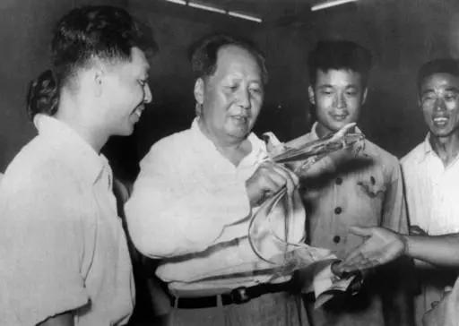 1964年3月26-27日，中央政治局几位常委开了2天的会议，当时中苏关系已经比