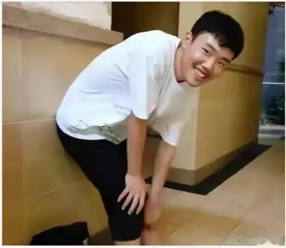 胡鑫宇找到了，死在学校附近山上