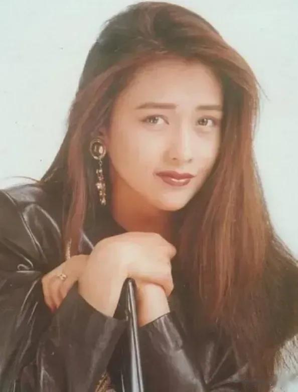 工藤‮香静‬年‮的轻‬时候，又白‬又美，现在‮了老‬又黑‬又丑，其‮是实‬有原‬