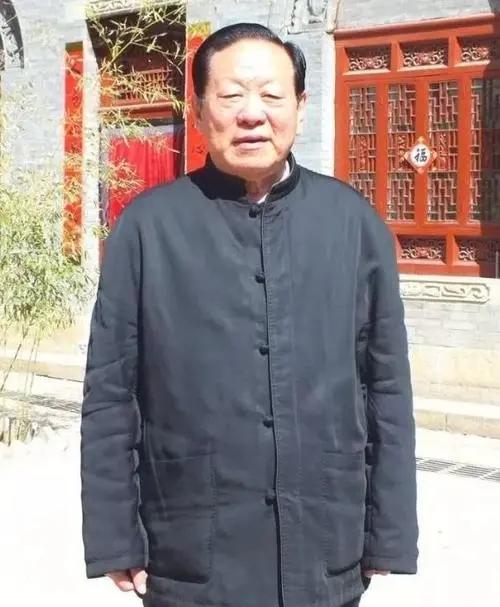 前山西书记胡富国：“当干部第一不怕挨骂，第二不怕指责。”

2017年，已经从山
