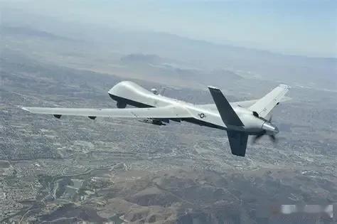 俄空天军敢做敢为，十分干净漂亮的撞向美军MQ-9“死神”侦察无人机后，美军和北约