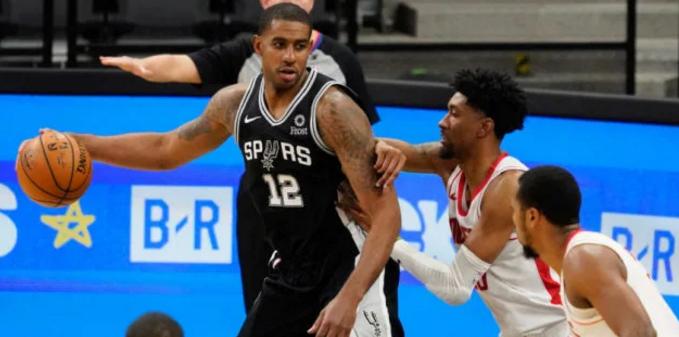 NBA重磅消息！自由市场再现一球星，湖人的机会来了

波波维奇宣布，阿尔德里奇不