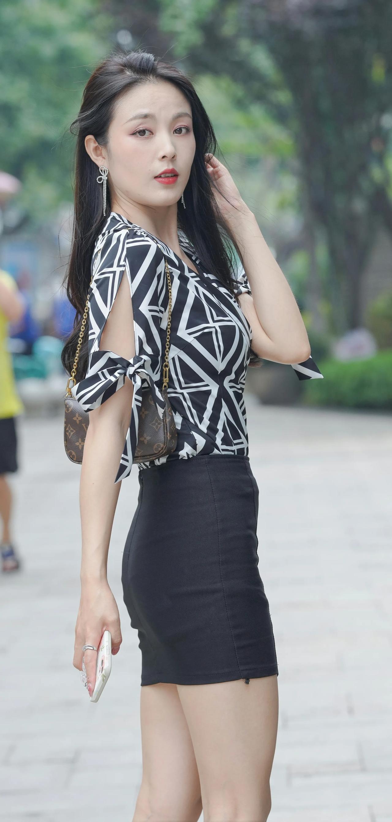 黑裙美女小姐姐