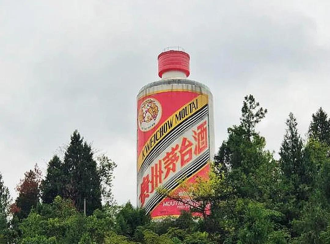 茅台酒厂3个车间3班倒，一天产31.5万瓶飞天，为何还是“一瓶难求”？

   