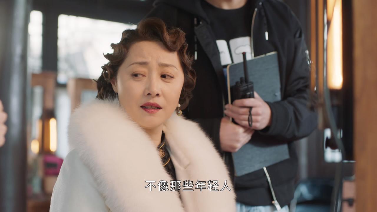 过气影后怼顶流小花：谁没有老的那一天，起码我可以有勇气在这个年龄，不整。小花急了