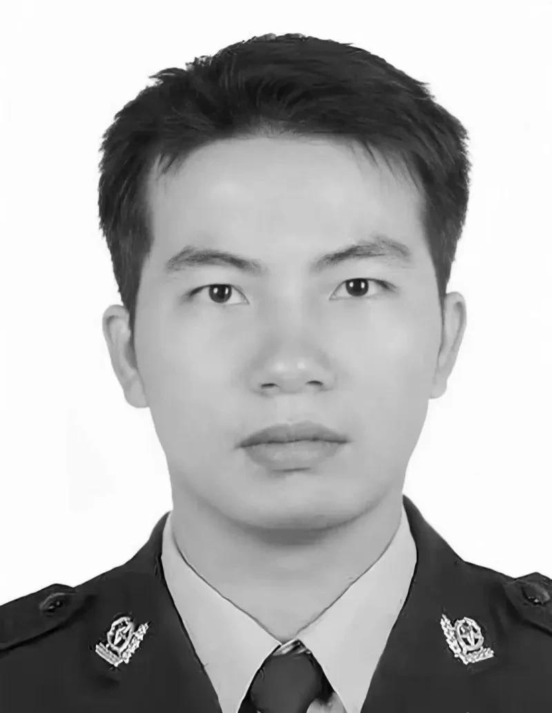 广东惠州民警抓捕嫌疑人时被拖行两百余米，不幸牺牲！年仅38岁
4月9日凌晨3时许
