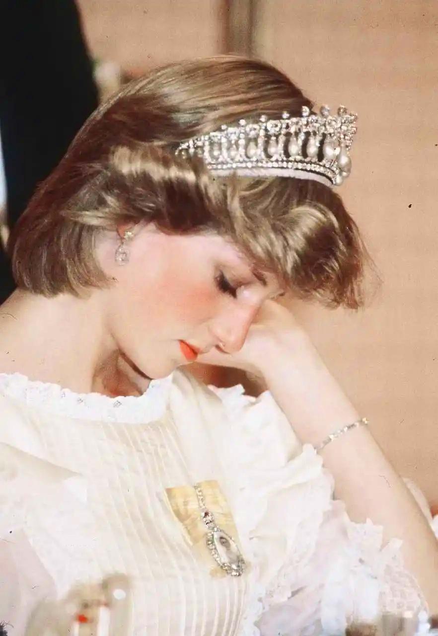 1996年，戴安娜与查尔斯离婚后，时年50岁的特朗普曾疯狂地追求过戴安娜，很难想