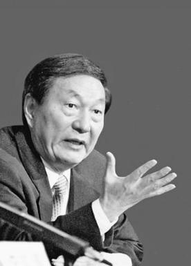 99年朱总理在中美谈判现场，大手一挥说了11个字，吓坏美国代表
1999年11月