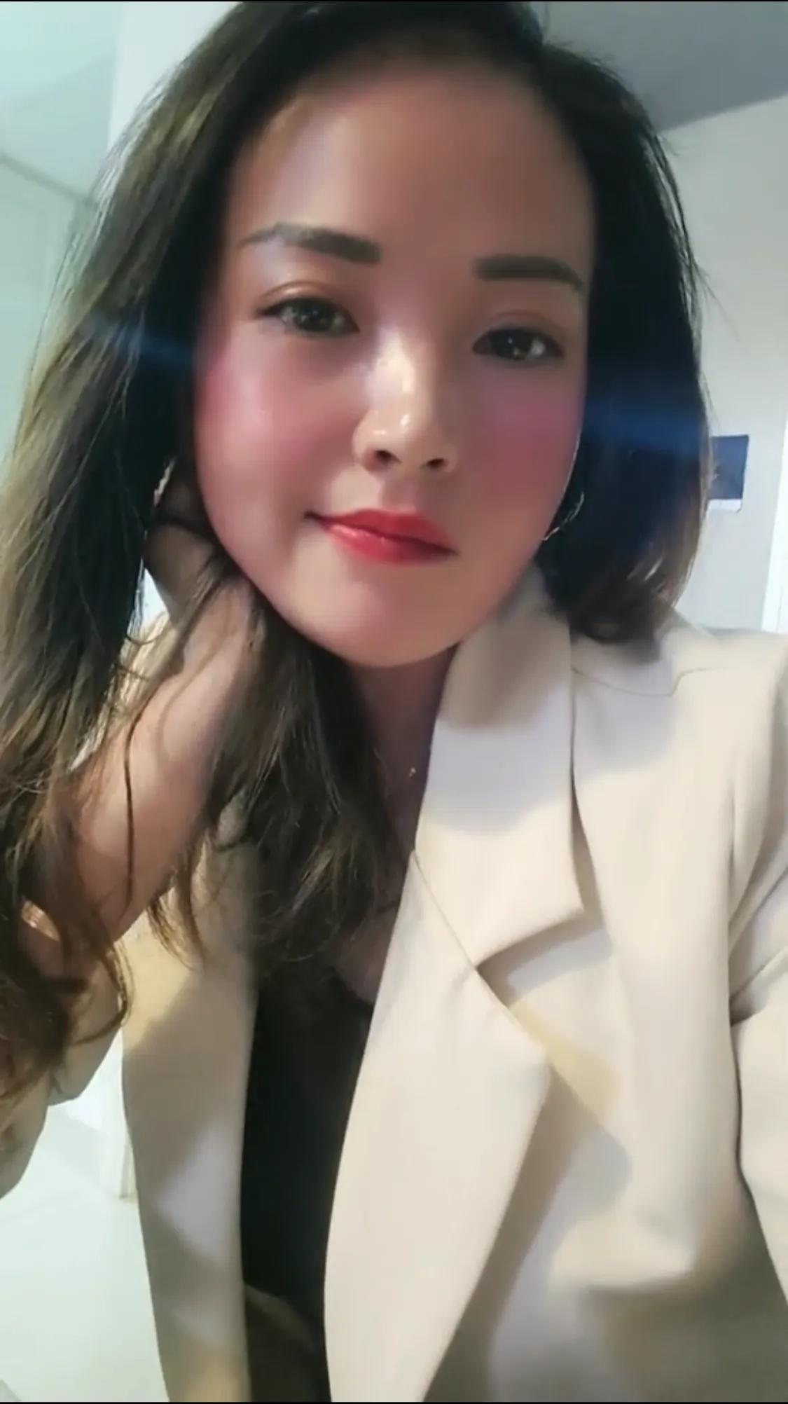 今晚，我好像喝多了，头，有些晕晕的，眼，有些蒙蒙的，走路，有些晃晃的。

不知道