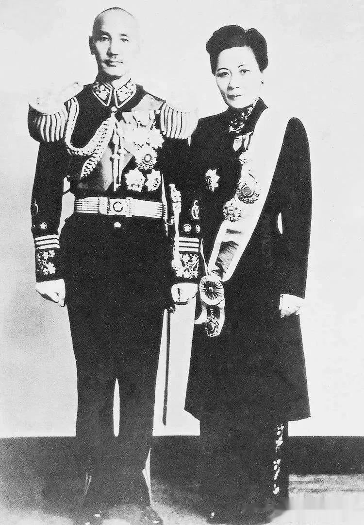 蒋介石的替身何云可以做到以假乱真，而且不只一次瞒过了宋美龄。
1934年蒋介石在
