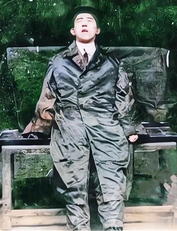 这是一张令人心碎的照片！

敌人太残忍了，简直就是野兽，割舌、断手、剜目，但他始