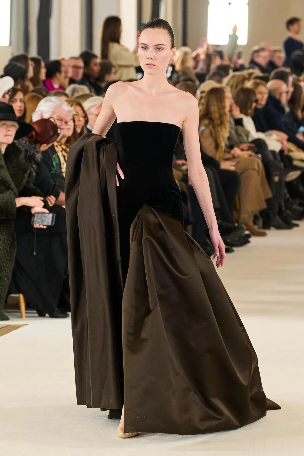 意大利《Schiparelli》作品《Spring Couture 2023/春
