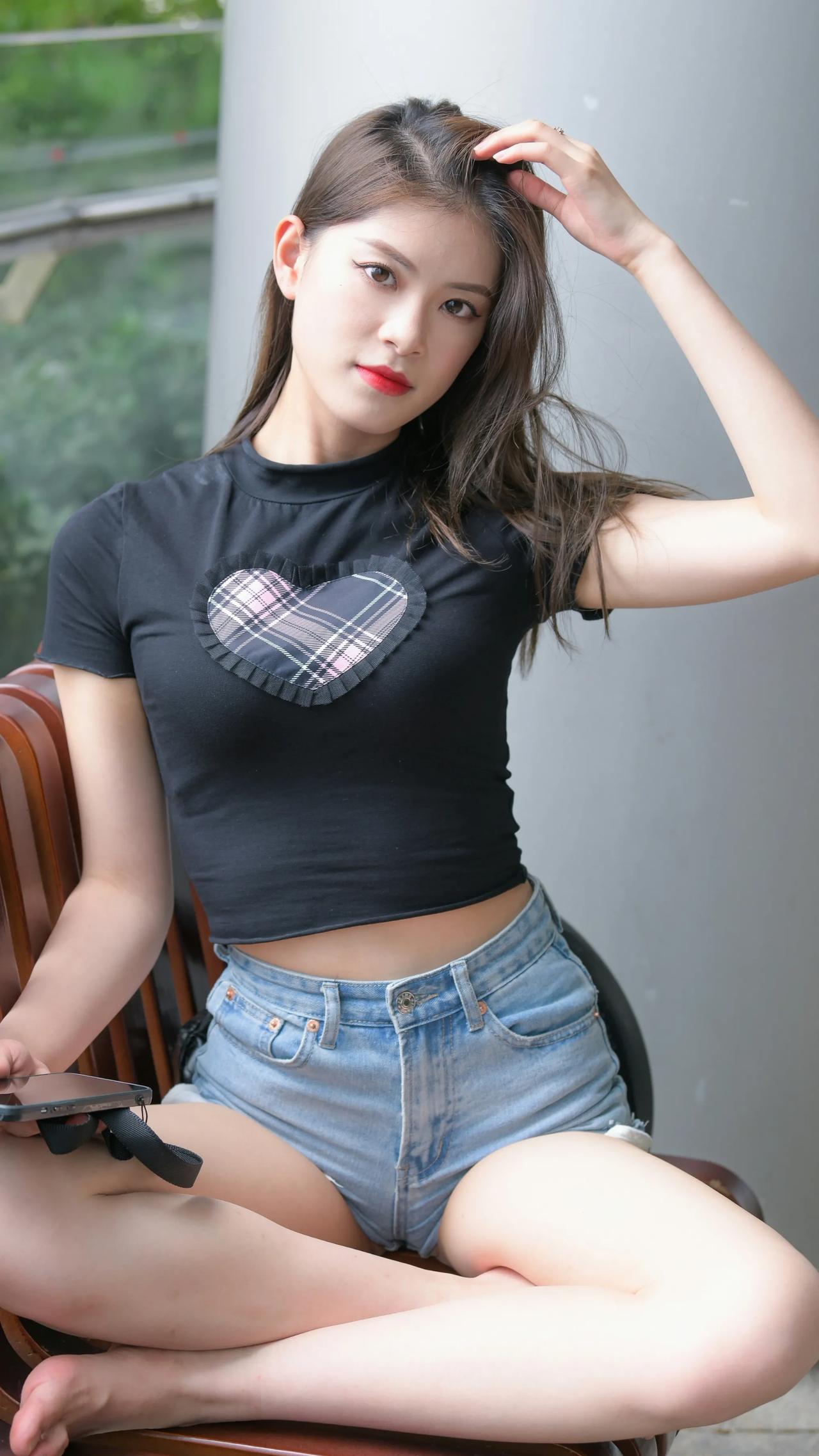 牛仔热裤美女小姐姐