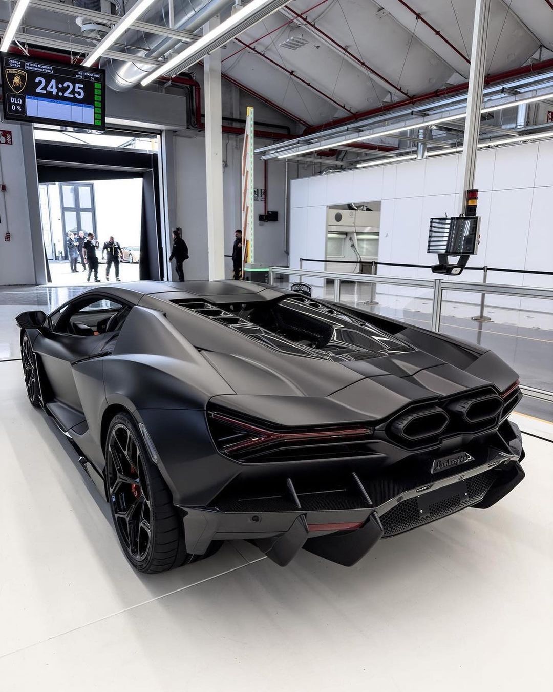 NEW Lamborghini V12 Hybrid ! 🐃 Revuelto