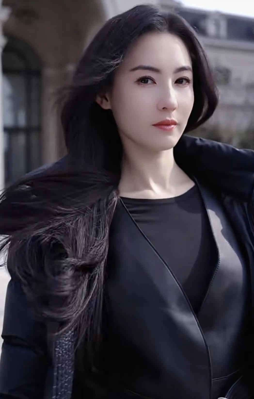 张柏芝:离婚八年后一直单身，突然又爆料生下三胎，着实在娱乐界又轰动了一下，她生三