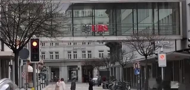 又中立了哈哈，瑞士在遭受银行业的暴击之后，终于回过神来，意识到制裁一时爽，代价很