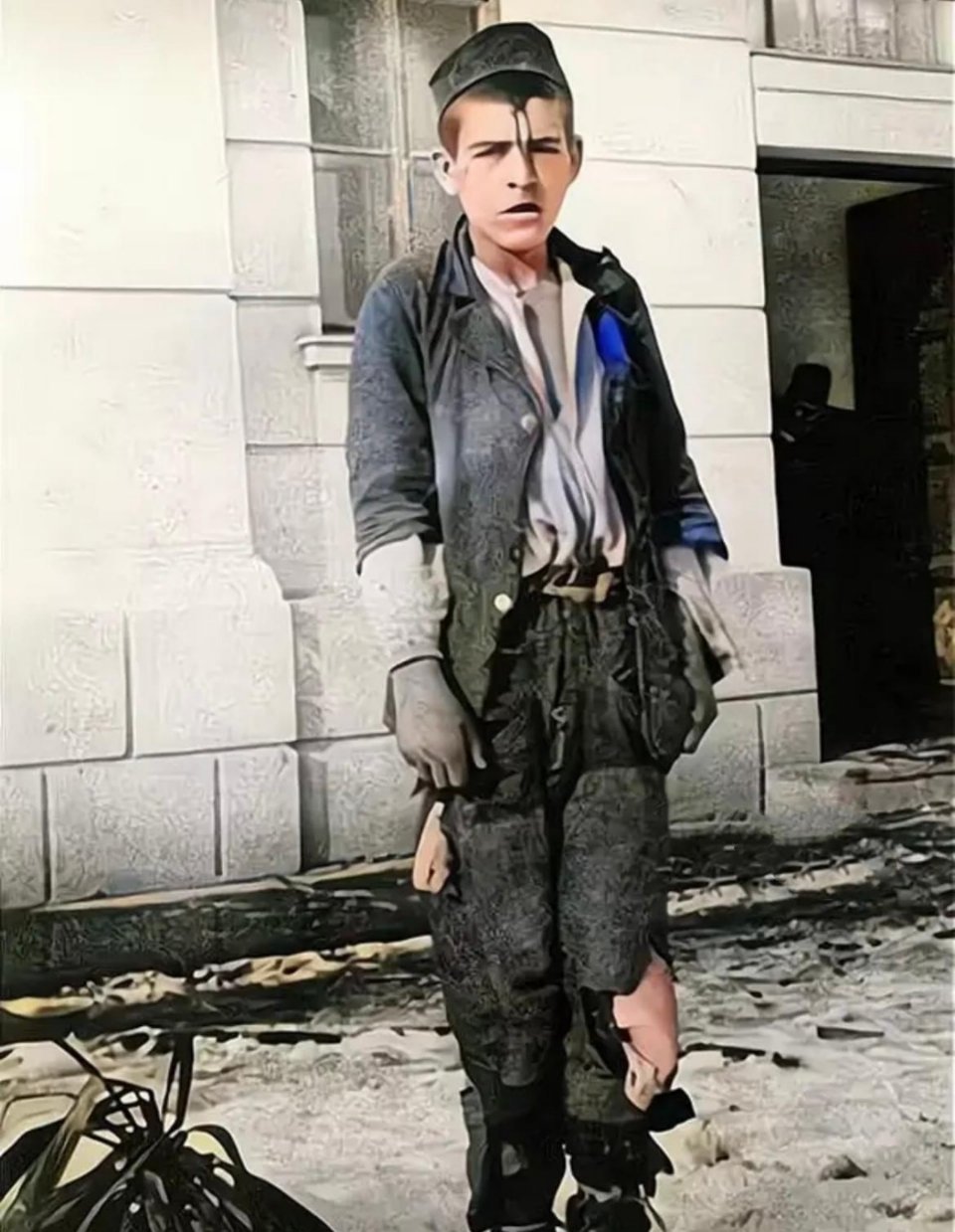 #历史那些事[超话]#1942年，年仅12岁的苏联游击队员斯拉沃柳布·科瓦奇在被